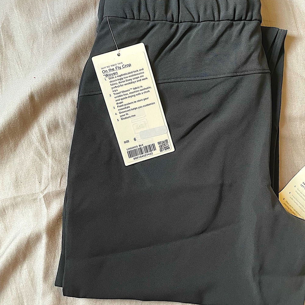 Lululemon On the Fly Crop *Woven* NWT
